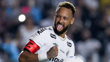 Santos rescata un empate ante el líder Flamengo con un doblete de Neymar