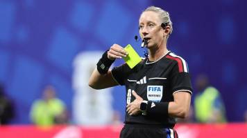 ¡Tori Penso hace historia! Es la segunda mujer en arbitrar en un Mundial de varones
