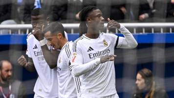 El Madrid aguanta el pulso al Barcelona con ajustado triunfo ante Alavés