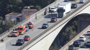 Un jugador del Niza amenaza con suicidarse lanzándose de un puente de autopista