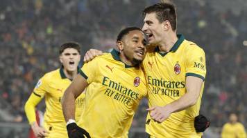 AC Milan recorta distancias con el Inter tras vencer por goleada al Bolonia