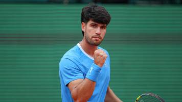 Alcaraz no asegura su presencia en Roland Garros por lesión en la muñeca