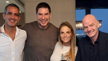 Claure dice que Bolívar necesita un presidente en el país tras junta con Infantino