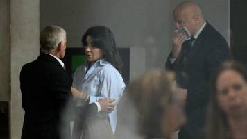 Hija de Maradona denuncia manipulación “absoluta” de los médicos de su padre