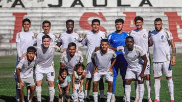 Real Santa Cruz ‘reestrena’ su estadio con caída por goleada ante Torre Fuerte