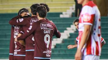Bolívar golea a Independiente y ratifica su buen momento en la Copa Paceña