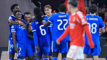 Real Madrid logra sufrido triunfo ante Benfica con un golazo de Vinicius Júnior