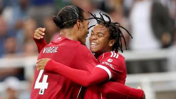 Liverpool vence a Newcastle sobre el final con gol del joven Rio Ngumoha