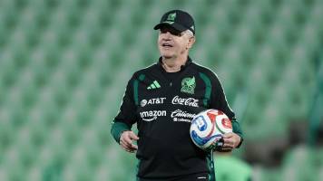 México marginará a jugadores ausentes en inicio de concentración para el Mundial