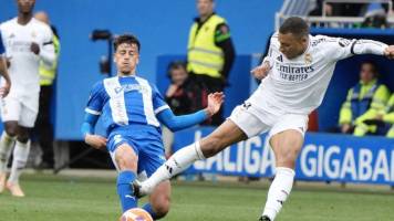 Escalofriante: Mira el video del brutal ‘planchazo’ de Mbappé a jugador de Alavés