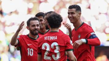 Video: Cristiano aporta con una asistencia para el tercer gol de Portugal