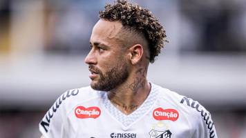 Neymar fue operado con éxito de la rodilla y apunta a llegar al Mundial