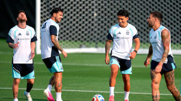 Argentina entrena a puerta cerrada y Scaloni evalúa cambios en su equipo