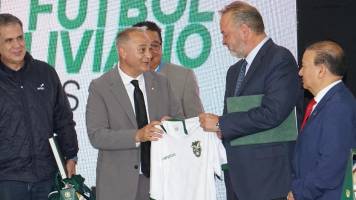 FBF firma nuevo contrato con Entel para que los clubes reciban $us 1 millón