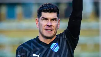 Video: Impresionante tapada de Carlos Lampe para sostener su arco en cero