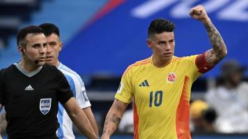 Colombia se cobra revancha y vence a Argentina con goles de Mosquera y James