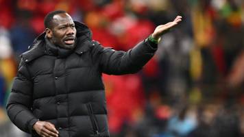 DT de Senegal es suspendido cinco partidos por incidentes en la final de la CAN