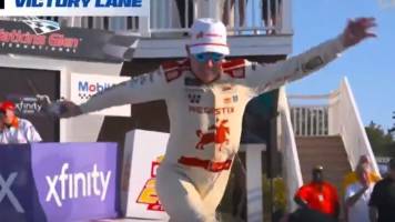 Video: Piloto de Nascar se rompe la clavícula mientras celebraba su triunfo
