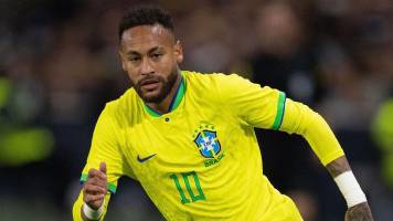 Neymar no entrenó con Brasil y pasa por una clínica para exámenes físicos