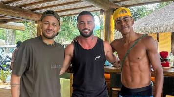 Lamine Yamal cumple el sueño de conocer a su ídolo Neymar Júnior
