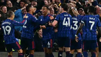 Arsenal vence por la mínima a Fulham y recupera el liderato de la Premier League
