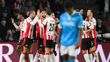 PSV logra su primera victoria en la Champions League con una goleada ante Napoli