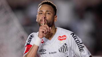 Neymar marca un doblete para darle al Santos su primera victoria en Brasileirao