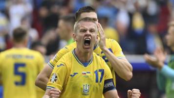 Ucrania le ganó (2-1) a Eslovaquía y sigue con vida en la Eurocopa 