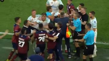 Video: Jugadores de Talleres y Zenit se agarraron a golpes en pleno partido en Rusia