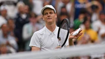 Jannik Sinner avanza a octavos en busca de su primer título en Wimbledon