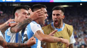 Argentina liquida a Perú y lo deja fuera de la Copa América con un doblete de Martínez
