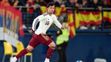 Zubimendi causa baja en la selección de España por molestias en la rodilla