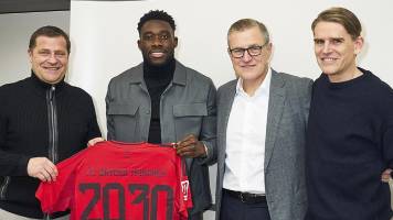 Alphonso Davies rechaza al Real Madrid y renueva con el Bayern hasta 2030