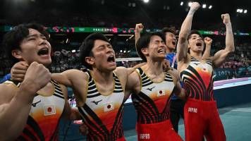 Japón gana el oro olímpico en gimnasia masculina por equipos en emocionante final