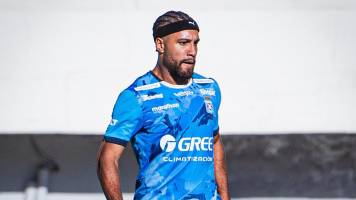 Acosta regresa a Uruguay para su recuperación y volver a jugar en dos meses