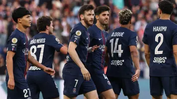 PSG vence por goleada a Nantes en partido pendiente y se escapa como líder