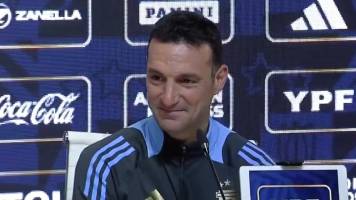 Video: “Está llorando”, periodista hace emocionar a Scaloni por el último partido de Messi