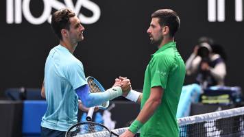 Djokovic avanza a semifinales en Abierto de Australia tras retiro de Musetti