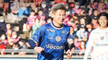 El futbolista japonés Kazuyoshi Miura ficha a sus 58 años por un nuevo club