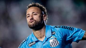 Neymar firma un hat-trick para alejar al Santos del descenso en el Brasileirao