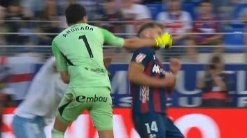 Video: Andrada ‘enloqueció’ y dio un tremendo puñetazo a jugador del Huesca