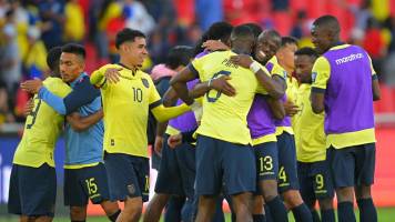 Ecuador vence a Perú con gol de Valencia para seguir en zona de clasificación