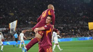Roma golea a la Fiorentina y sigue en la lucha por clasificar a la Champions League
