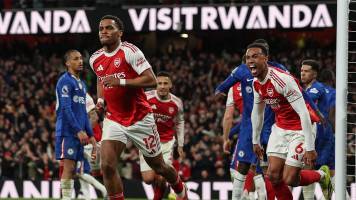 Arsenal se acerca a la corona de la Premier League tras vencer al Chelsea