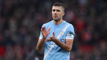 Rodri muestra mejoría de su lesión, pero aún no se entrena con el Manchester City