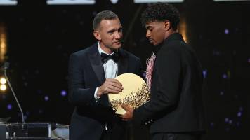 Lamine gana su tercer trofeo Kopa consecutivo en la gala del Balón de Oro