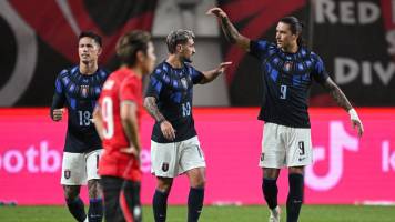 Uruguay golea a Corea del Sur para el primer triunfo de la era Diego Forlán