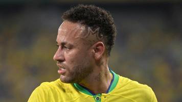 Neymar fue operado con “éxito” de la rodilla en Brasil