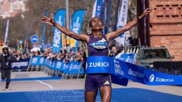 Fotyen Tesfay firma en Barcelona el segundo maratón más rápido de la historia