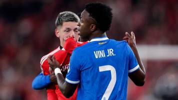 Mundial: Futbolistas que se cubran la boca para discriminar serán expulsados